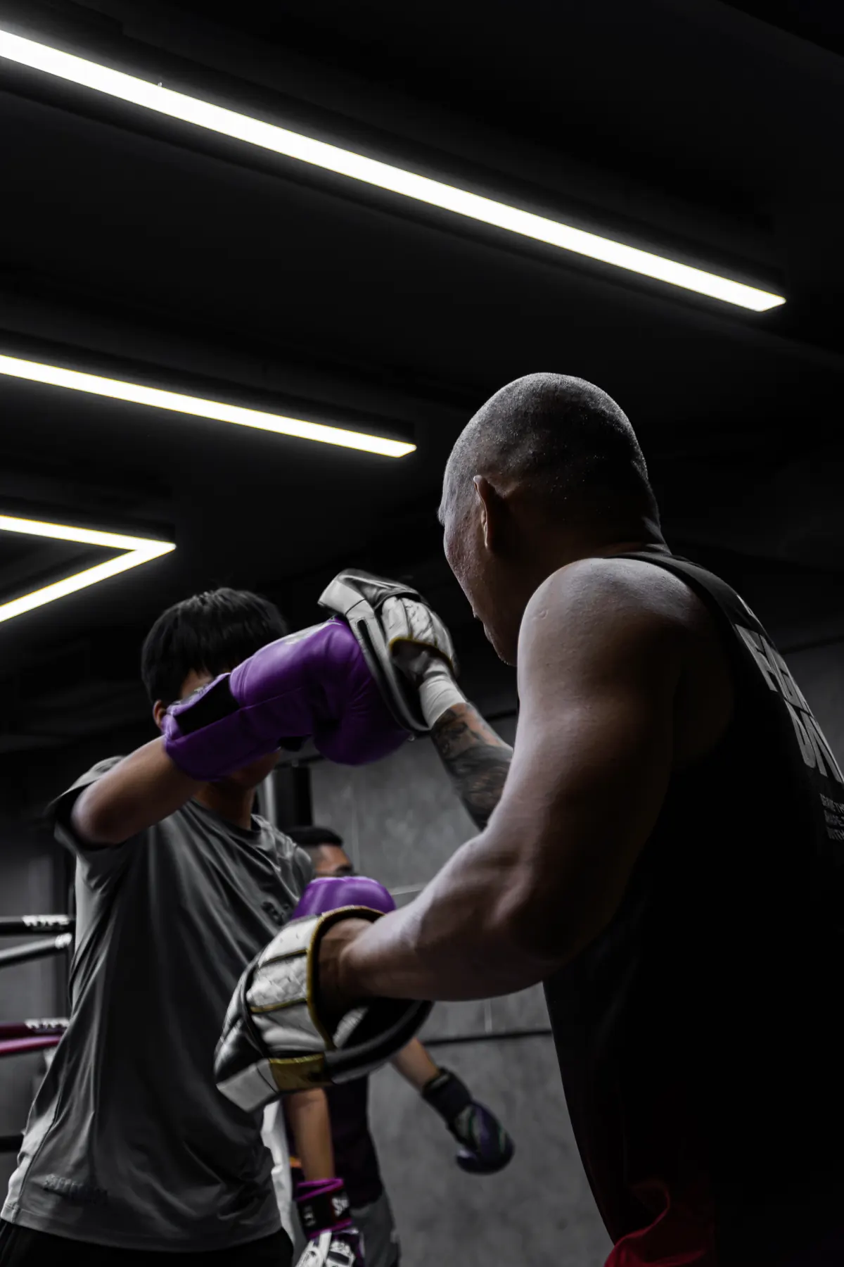 Lớp Boxing trẻ em tại HYPE — học viên nhỏ đấm đích cùng HLV