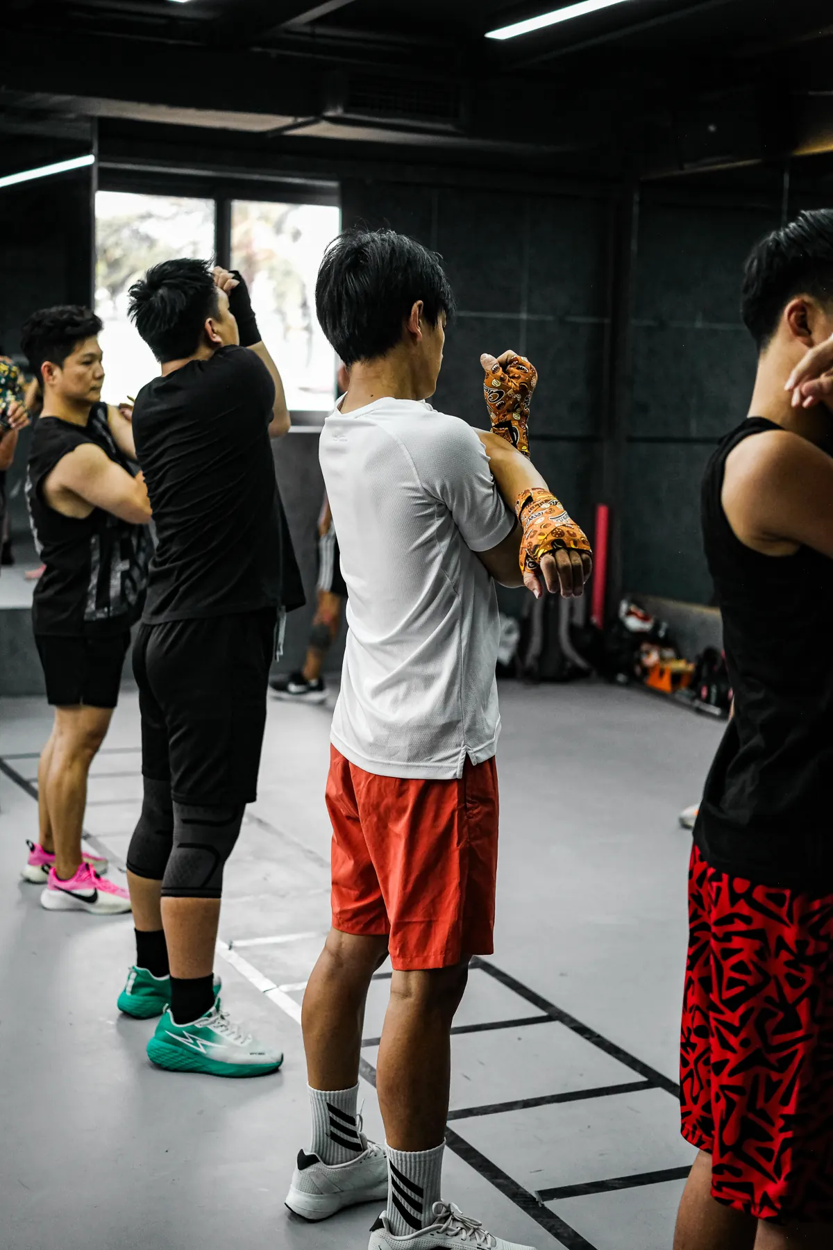 Học viên khởi động theo nhóm trước buổi Boxing tại HYPE