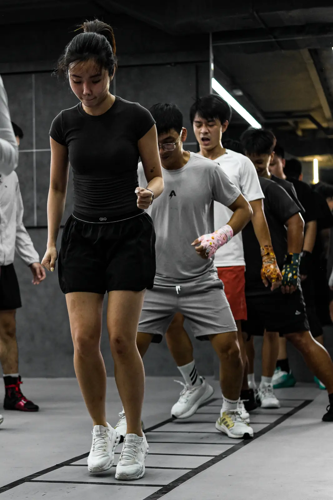 Lớp Boxing người lớn tại HYPE — học viên tập bước chân
