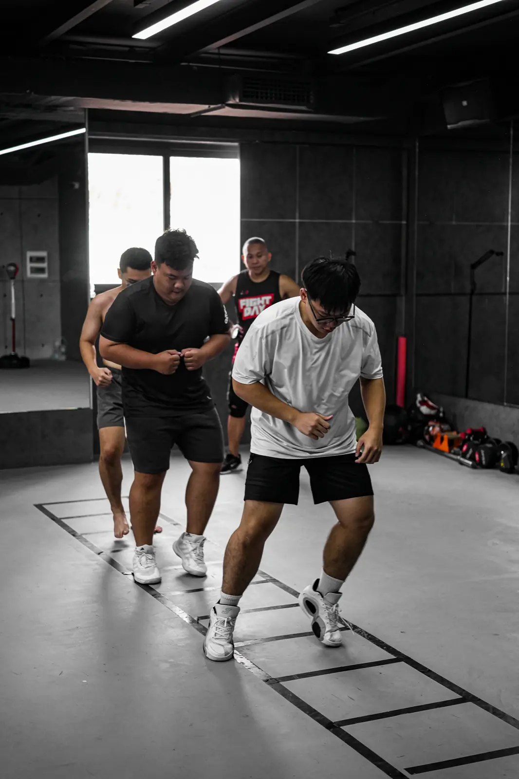 Lớp Boxing trẻ em tại HYPE — học viên nhỏ tập bước chân